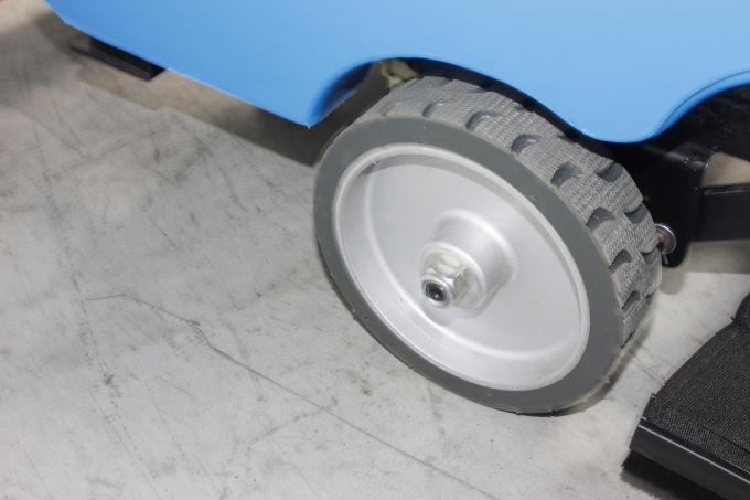 灰色色のコンパクトのスクラバーのドライヤーの床の洗剤、電気床のクリーニング機械 0