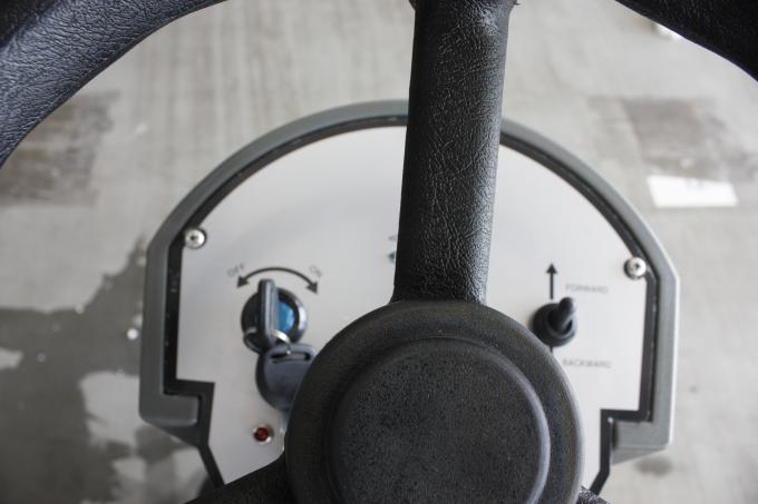 Dycon座席が付いている産業薄い灰色のBatteryt Dcの床のスクラバーのドライヤー機械 0