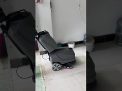 コンパクトな床洗浄機 は,タイル の 床 を 簡単に 清める