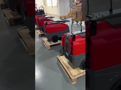 柔軟 な コンパクト の 床 掃除 機 が 梱包 さ れ て いる