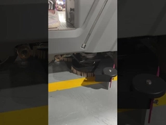 ブラシとスクイージーの取り付けに工具は不要です