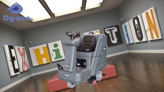 D8 Pro ライドオン式床洗浄機 660mm洗浄幅 130Lタンク